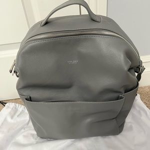 Mina Baie Stevie midi backpack vegan in gray color.